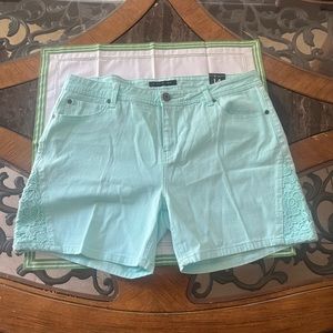 Celebrity gold shorts 🩳